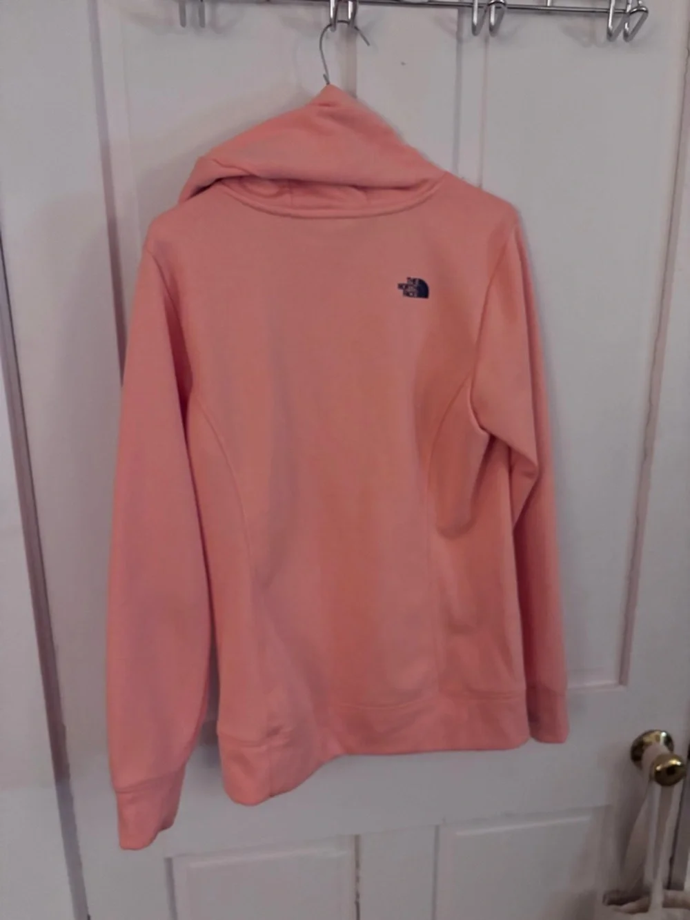 The North Face Soft Peach Hoodie with Logo Detail - Picture 3 of 3